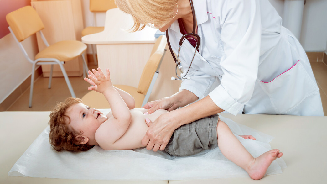 תינוק אצל הרופא תינוק אצל הרופא