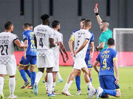 הגיעה ההרחקה של אביב לין ששיבשה לחדרה את המשחק (קובי אליהו)