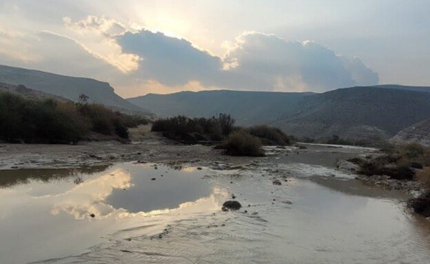 נחל חתירה זורם (צילום: ג׳מיל אטרש, רשות הטבע והגנים)