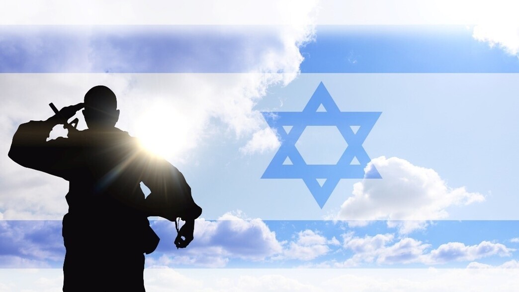 חייל מצדיע ודגל ישראל חייל מצדיע ודגל ישראל