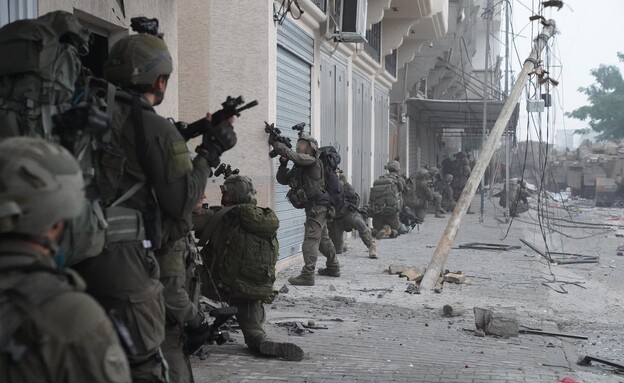אוגדת הכוחות המיוחדים של צה״ל נלחמת בחאן יונס (צילום: דובר צה"ל)