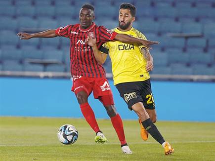 קאפיטה הוביל את האדומים (צילום: אלן שיבר)