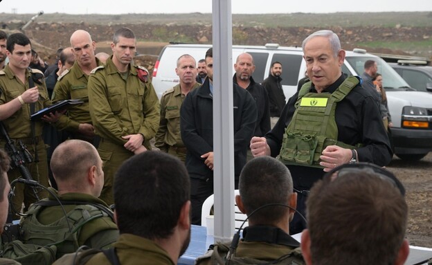 ראש הממשלה נתניהו עם הלוחמים בגבול הצפון (צילום: עמוס בן גרשום, לע"מ)