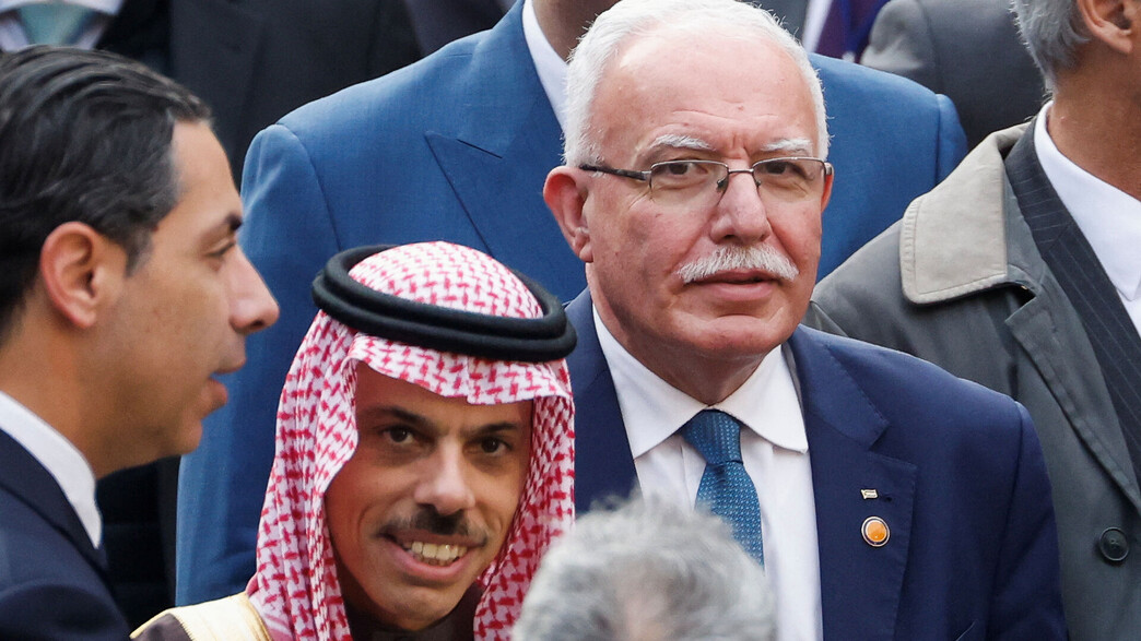 שר החוץ הסעודי בן פרחאן והפלסטיני אל-מאלכי שר החוץ הסעודי בן פרחאן והפלסטיני אל-מאלכי