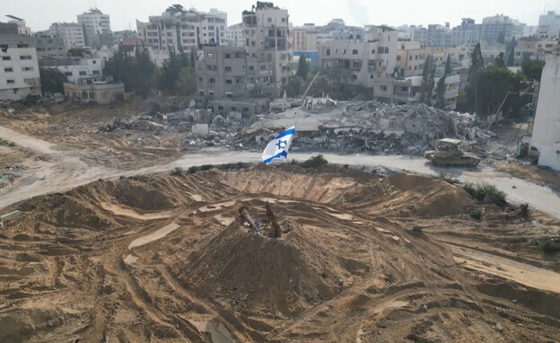 דגל ישראל בכיכר פלסטין, עזה (צילום: אייל בן יעיש)