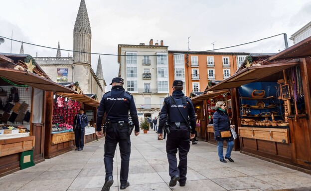משטרה ספרד שוק חג המולד (צילום: CESAR MANSO, getty images)