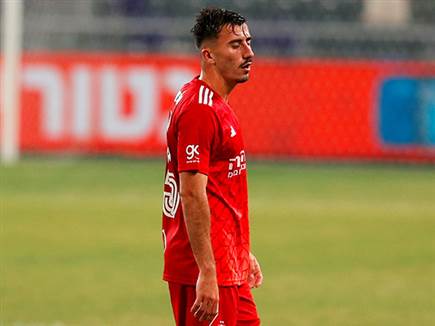 בדקה ה-69 היא איבדה את אזוגי שהורחק בצהוב שני (אלן שיבר)