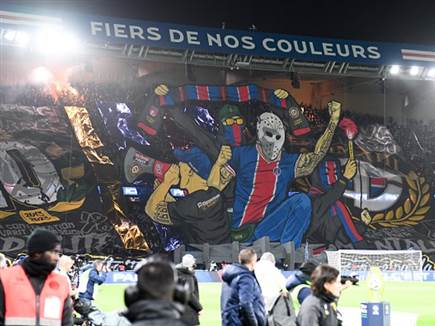 אוהדי פ.ס.ז'. יצאו מרוצים (Getty)