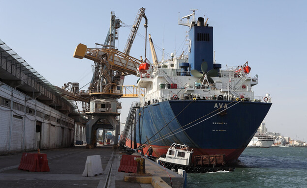 אוניה בנמל חיפה (צילום: יעקב נאומי, Flash90)