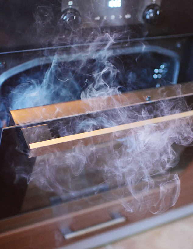 תנור מטבח מעלה עשן 