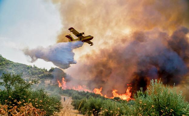 שריפה פלפונס יוון  (צילום: Ververidis Vasilis, shutterstock)