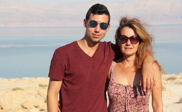 גיא גלבוע-דלאל עם אימו מירב גלבוע-דלאל (צילום: באדיבות המשפחה)