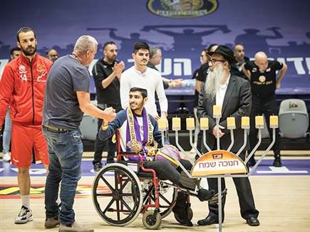 טקס הדלקת הנרות (עודד קרני)