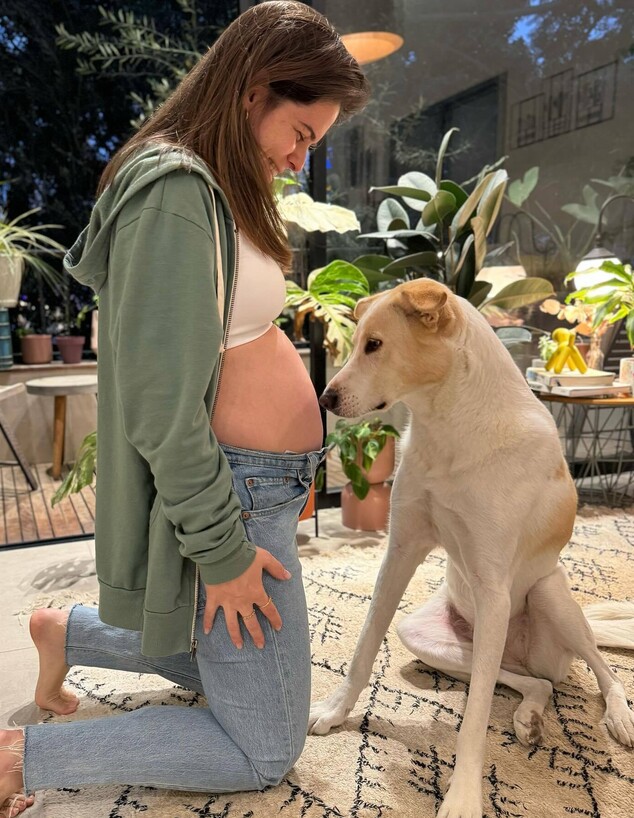 דנית ליבנת בהיריון, עם הכלבה ג'ינג'ר (צילום: instagram)