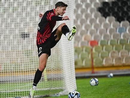 יילה דוין אחרי הפנדל הרשלני (ברני ארדוב)