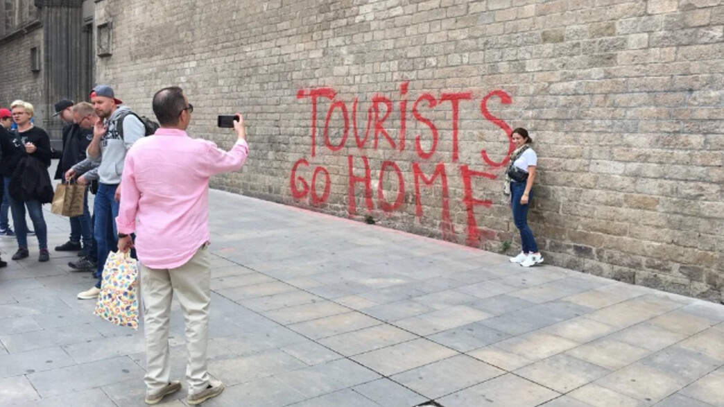 "תיירים לכו הביתה" (צילום: צילום מסך)