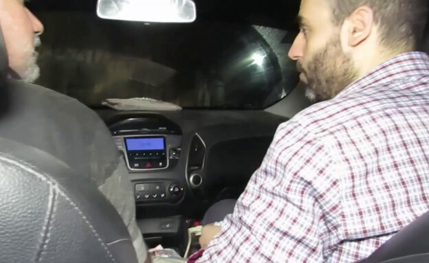 מחמד סינוואר אחיו של יחיא סינוואר, נוסע ברכב בתוך  (צילום: דובר צה