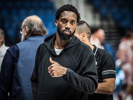 הזרים חזרו. קרינגטון בארץ אבל נשאר על אזרחי (עודד קרני)