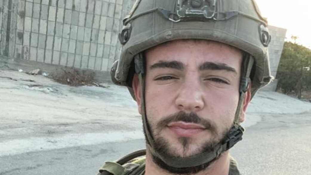 עמית בר זאב שנפצע מרסיסים וניצל