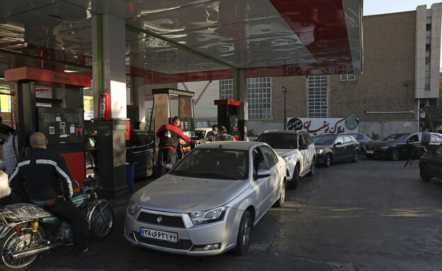 תחנת דלק באיראן (צילום: AP)