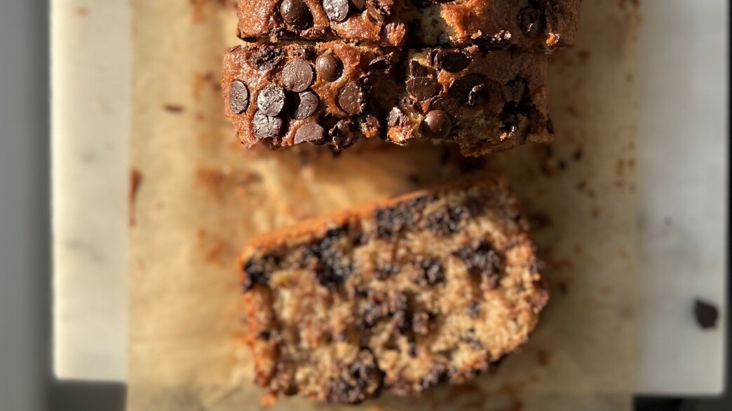 עוגת בננה ושוקולד צ'יפס של עדיקוש עוגת בננה ושוקולד צ'יפס של עדיקוש