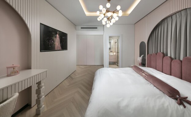גב מיטה עם חלל עיצוב ניצן הורוביץ  (צילום: אלעד גונן באדיבות דלקוב)