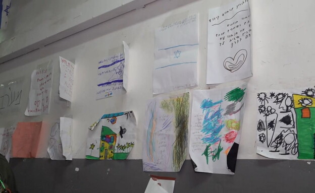 ציורים של ילדים על הקירות במגורי החיילים