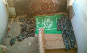 הכוחות איתרו מדים של ארגון הטרור חמאס (צילום: דובר צה"ל)