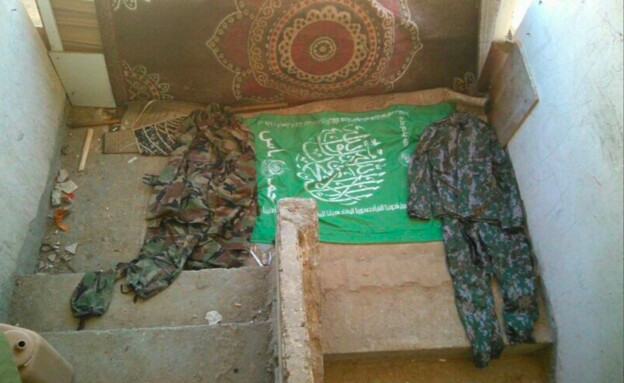 הכוחות איתרו מדים של ארגון הטרור חמאס (צילום: דובר צה"ל)