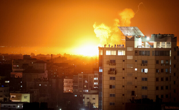 תקיפה בעזה בעקבות ירי הרקטות לעבר ישראל (צילום: עטיה מוחמד, פלאש 90)
