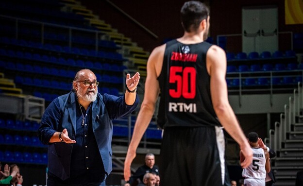 יובל זוסמן אלכסנדר דז'יקיץ' (צילום: FIBA PHOTOS)