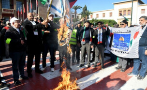 שריפת דגל ישראל במרוקו (צילום: פייסבוק)