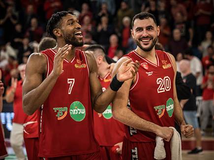 חגיגה אדומה (עודד קרני)