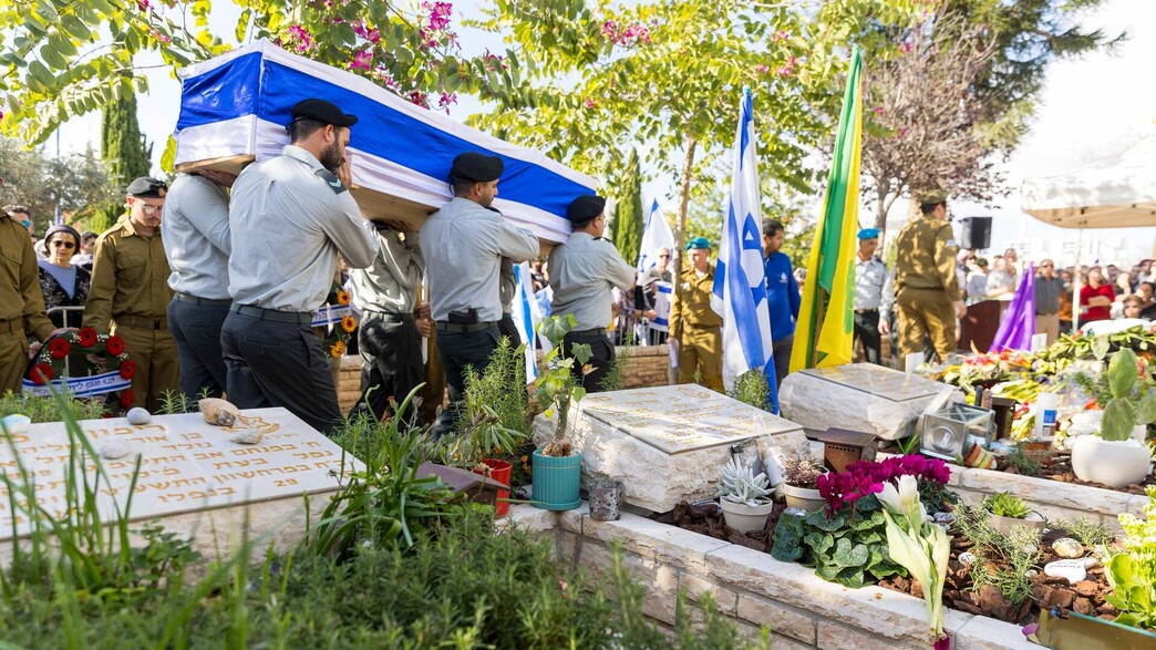 הלוויה של לוחם במילואים ניתאי מייזלס ז"ל ברחובות הלוויה של לוחם במילואים ניתאי מייזלס ז"ל ברחובות