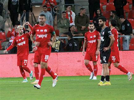 עד שהכדור נכנס (צילום: לירון מולדובן)