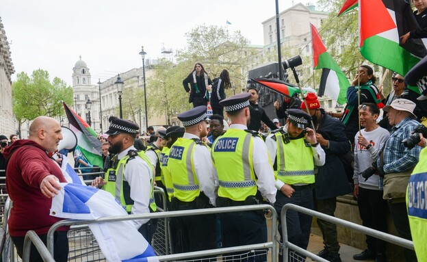 הפגנות פרו פלסטיניות בלונדון (צילום: Monkey Butler Images, shutterstock)