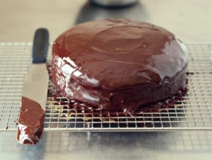 עוגת שוקולד עם ציפוי שוקולד (צילום: Michael Paul, GettyImages IL)