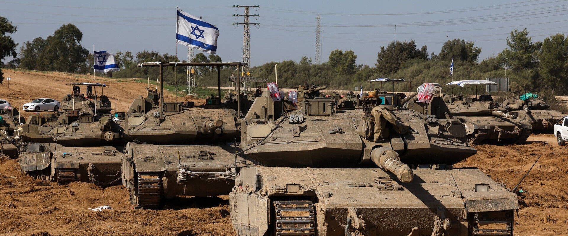 טנקים ישראלים בגבול עזה, דצמבר 2023 (צילום: Jack Guez, AFP via Getty Images)