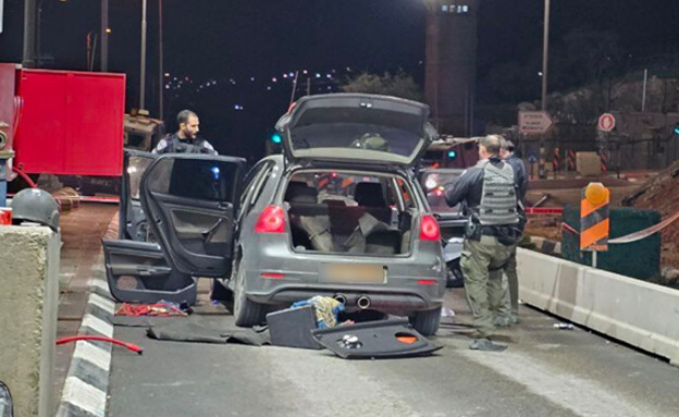 הרכב ששימש את המפגע במחסום מזמוריה (צילום: N12)