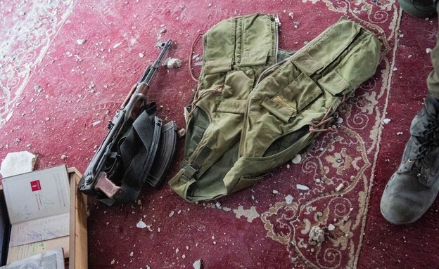 נשק שאותר בפעילות במסגד "קוטייבה" בח'אן יונס (צילום: דובר צה"ל)