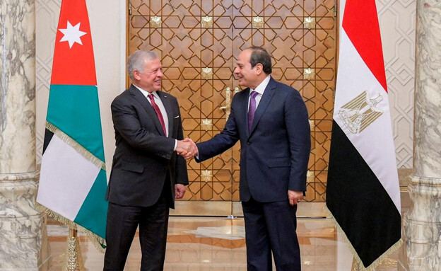 נשיא מצרים א-סיסי ומלך ירדן עבדאללה השני בפגישה (צילום: reuters)