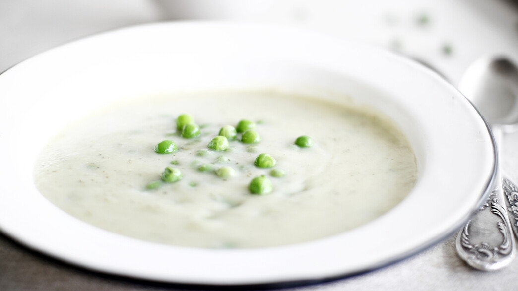 מרק קרם ארטישוק ירושלמי ואפונה ירוקה