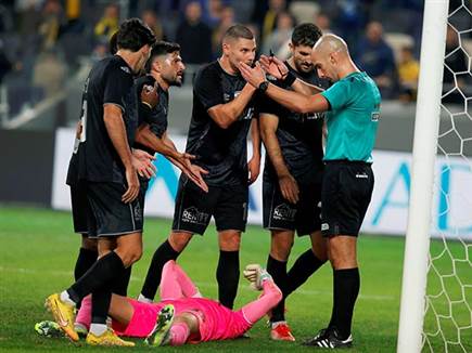 אך השער נפסל בעקבות עבירה של זהבי על מיגל סילבה (אלן שיבר)