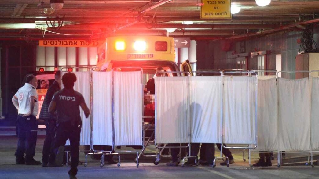 הגעת פצועי הפיגוע כעת לבית החולים שערי צדק בירושלי הגעת פצועי הפיגוע כעת לבית החולים שערי צדק בירושלי