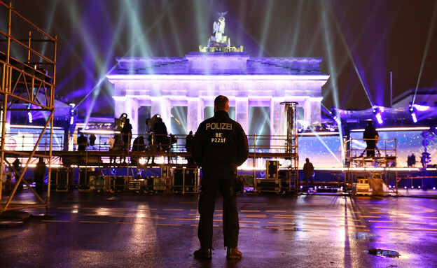 ברלין שנה חדשה שוטר (צילום: Adam Berry, getty images)