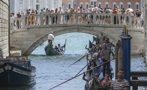 גשר ונציה איטליה תיירים  (צילום: Stefano Mazzola, getty images)