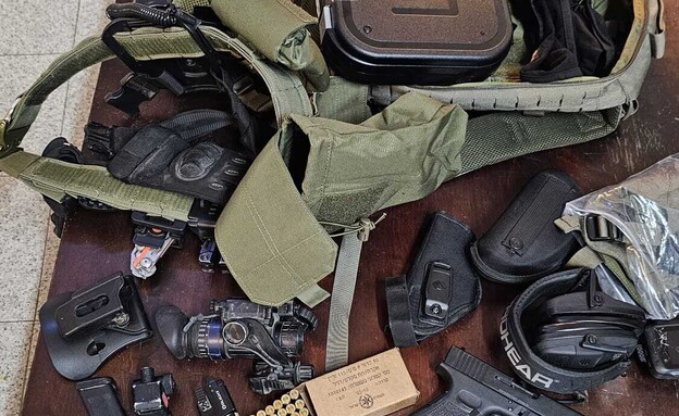 הנשק שנגנב מאזור הלחימה (צילום: דוברות המשטרה)