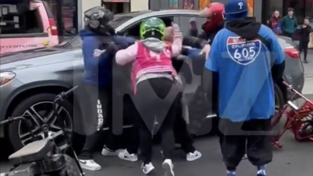 איאן זירינג מותקף ברחובות לוס אנג'לס איאן זירינג מותקף ברחובות לוס אנג'לס