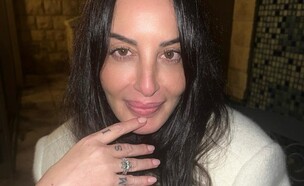 מאיה בוסקילה עם הטבעת (צילום: פרטי)