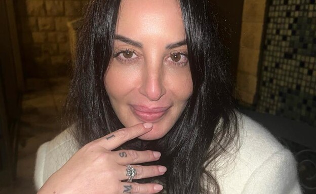 מאיה בוסקילה עם הטבעת (צילום: פרטי)